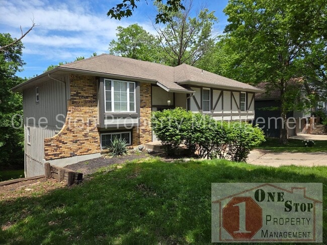 Building Photo - 4 Bedroom, 2.5 Bathroom Home in North Kansas City, Missouri