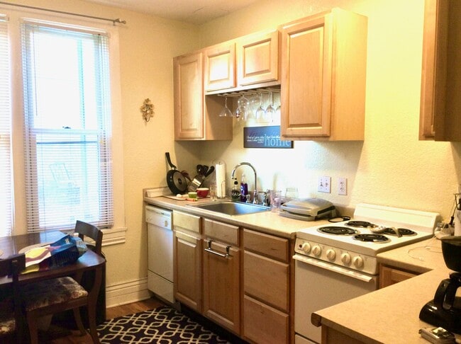Kitchen - 2237 S Acoma St
