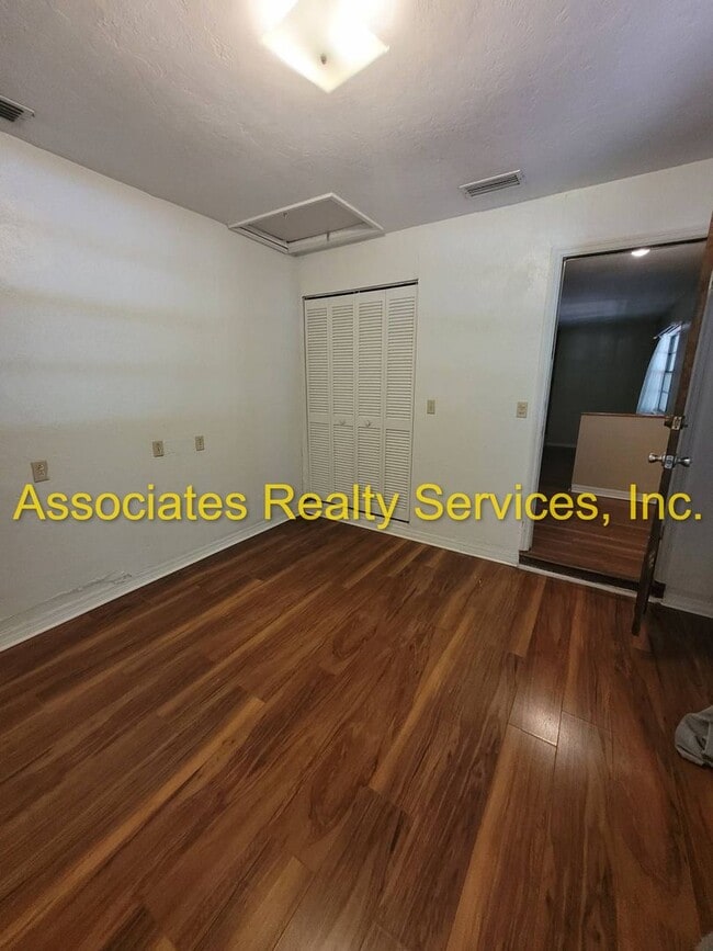 Building Photo - 5128 NW 58 Ct