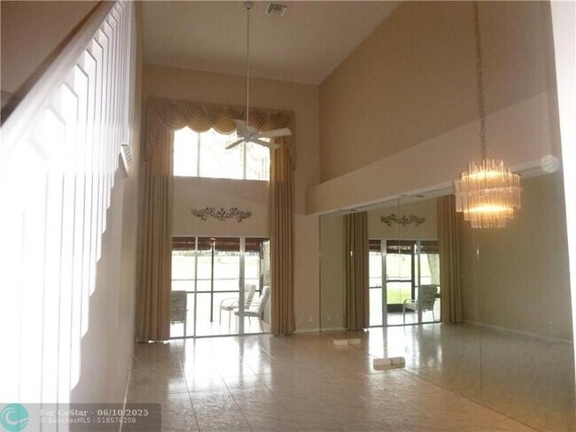 Building Photo - 7426 Pinewalk Dr S