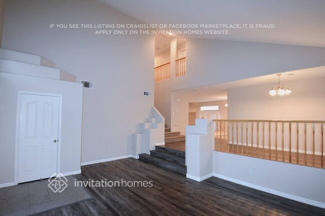Building Photo - 7805 Robinglen Ave
