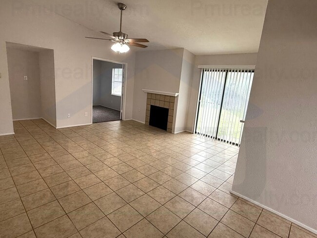 Building Photo - AVAILABLE NOW!!! Charming Cedar Hill, TX home with 3 bedrooms, 1 bathroom