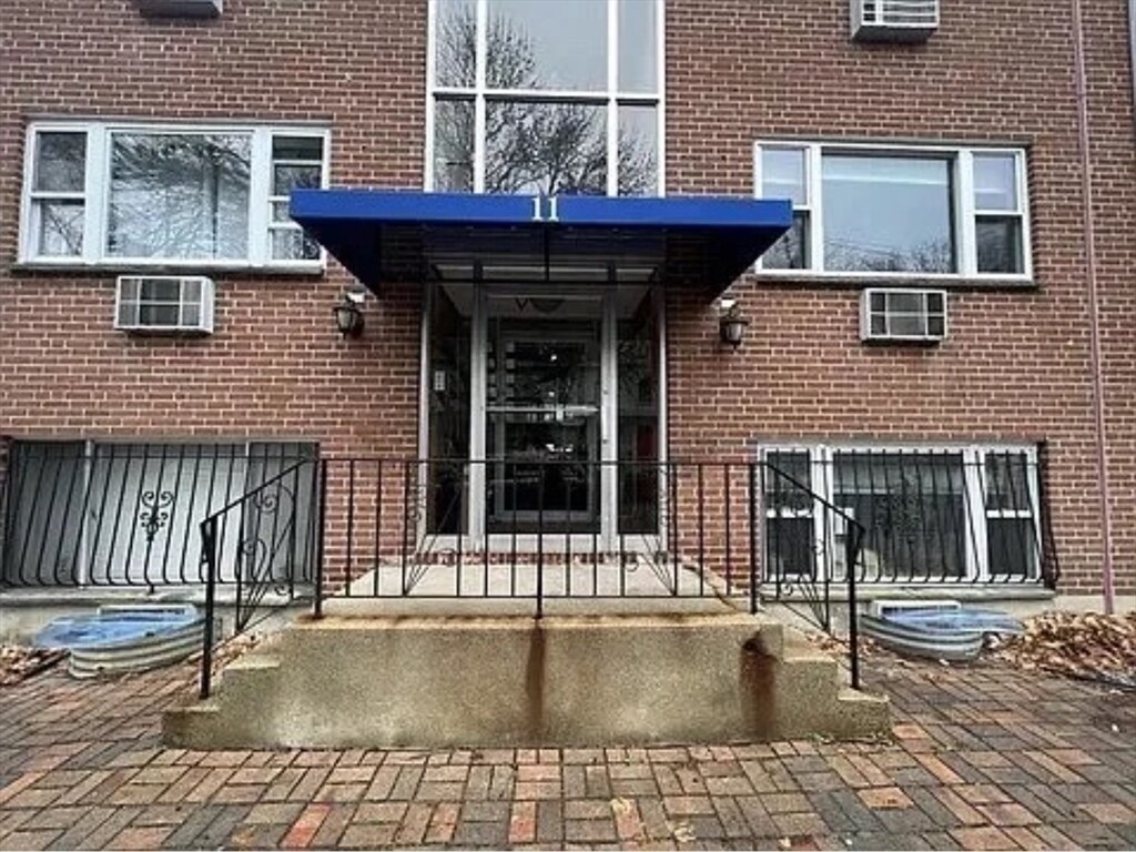 Foto del edificio - 11 Cogswell Ave