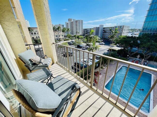 Foto del edificio - 400 N Riverside Dr