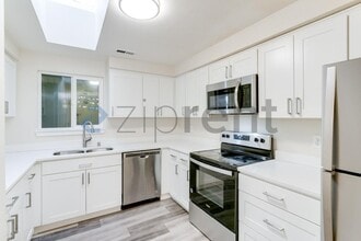 Building Photo - 3002 M Dr NE