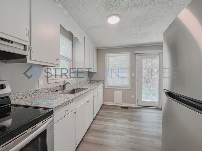 Building Photo - 674 Seymour Dr