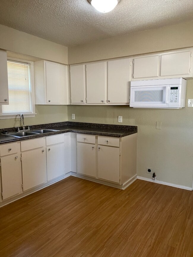 Kitchen - 2711 Anderson St
