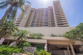 Building Photo - 2555 Collins Ave