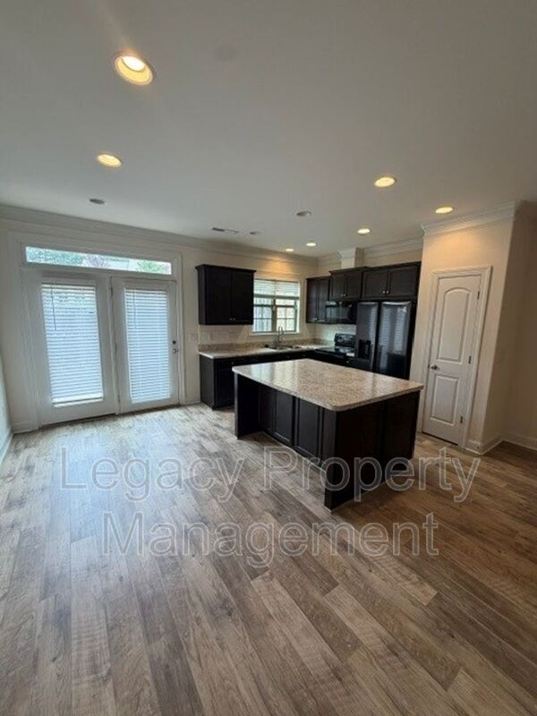Foto del edificio - 966 Bonanza Ln