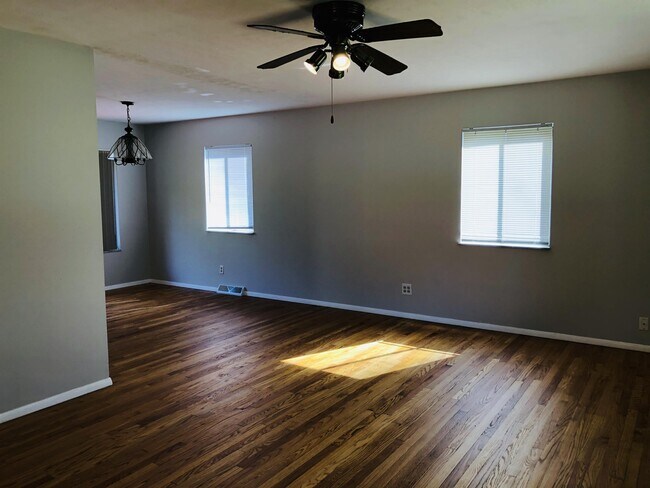 Foto del edificio - 4244 E Stephens Dr