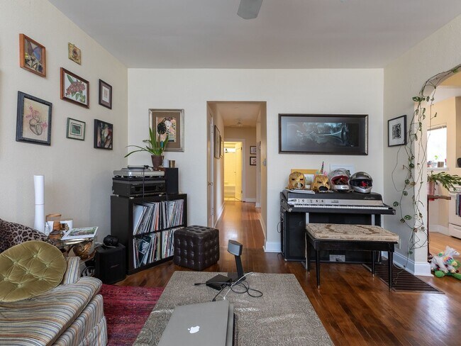 Foto del edificio - 4622-4628-4628 N Montana Ave