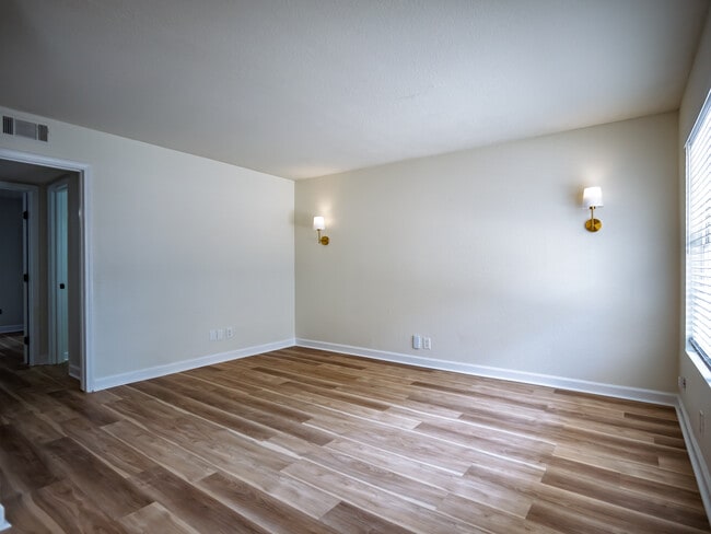 Photo - 1802 Jackson Ave W Apartment