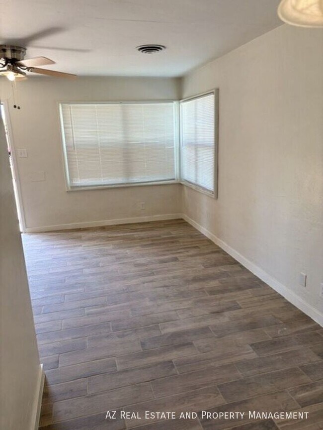 Building Photo - 1348 W Lynwood St