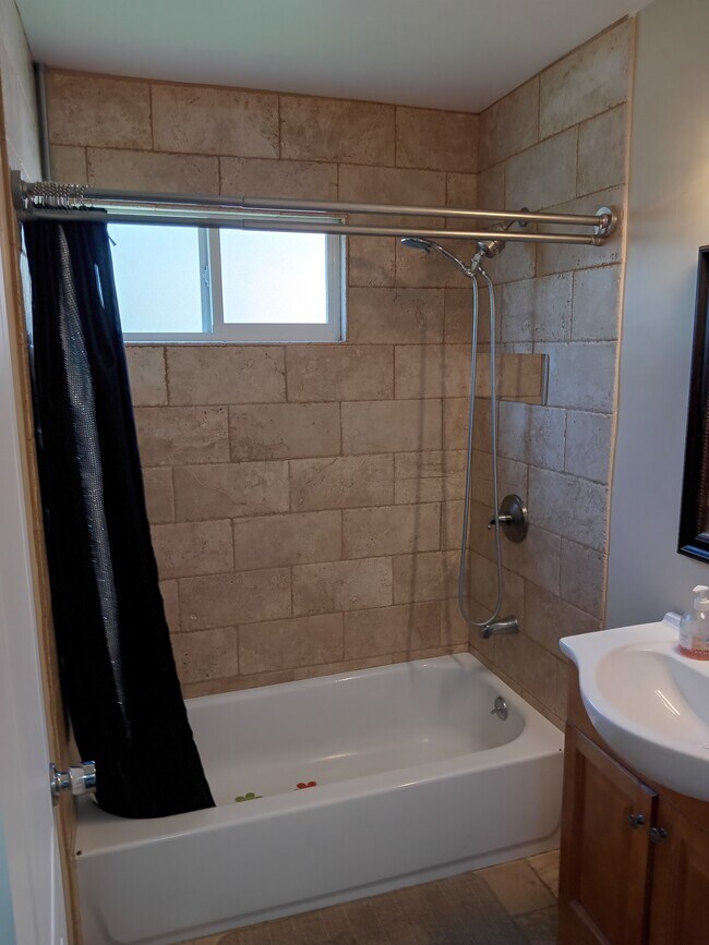 Building Photo - 587 Camino de Gloria