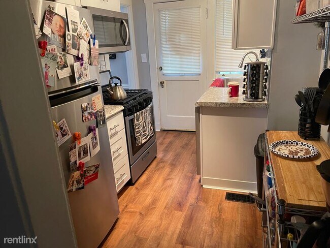 Building Photo - 2 br, 1 bath Townhome - 6639 Murray Rd