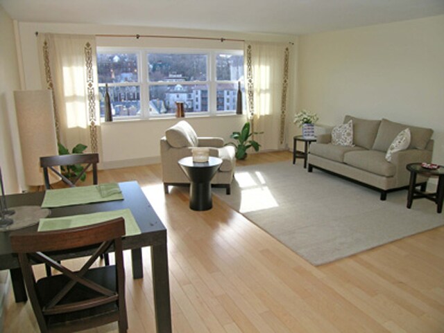 Foto del edificio - 1600 Beacon St