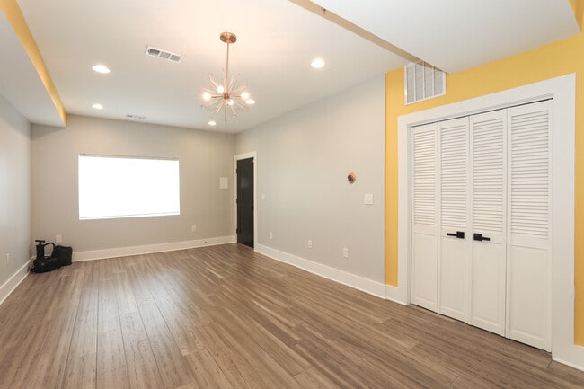 Building Photo - 1225 Raum St NE