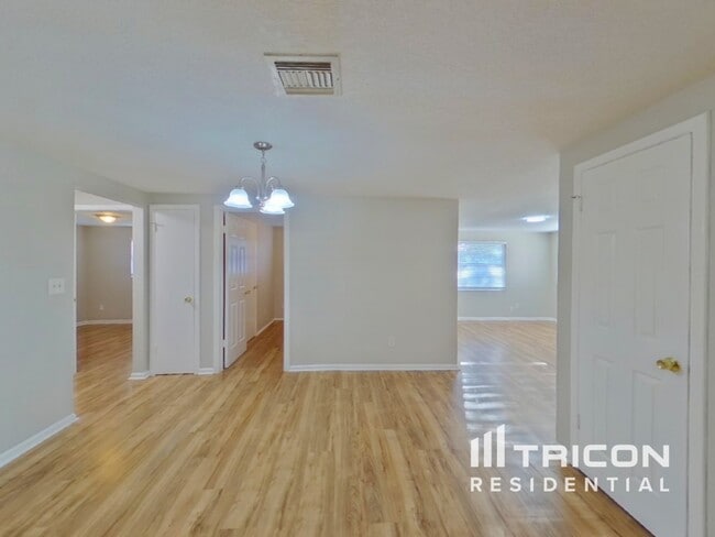 Foto del edificio - 6401 81st Ave