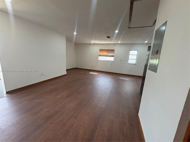 Building Photo - 3291 SW 25th St