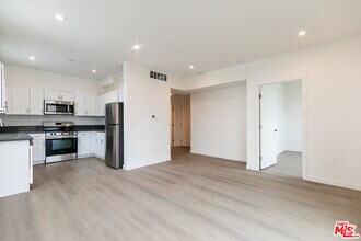 Building Photo - 1227 N Berendo St