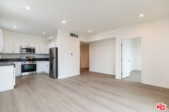 Building Photo - 1227 N Berendo St