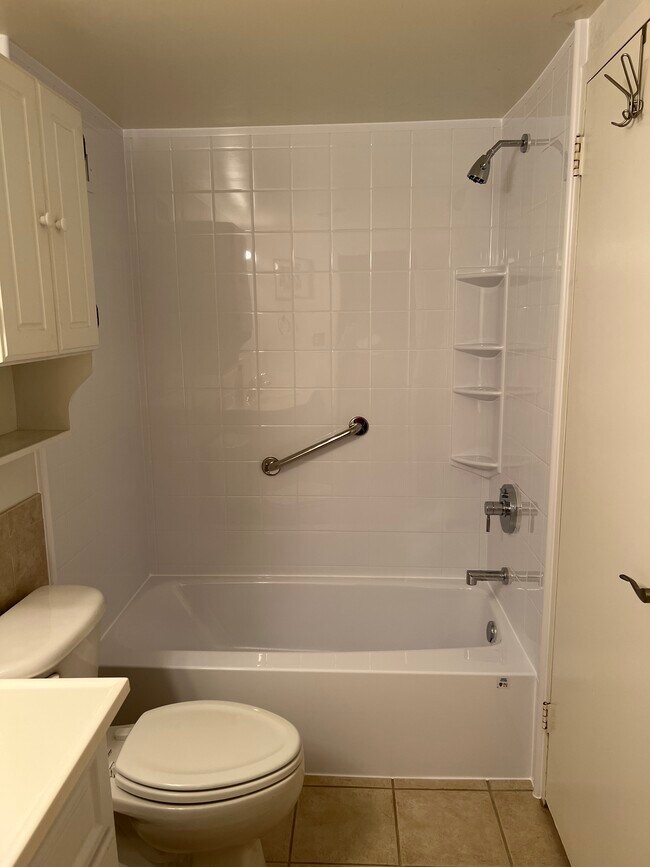 Foto del edificio - 5225 Pooks Hill Rd