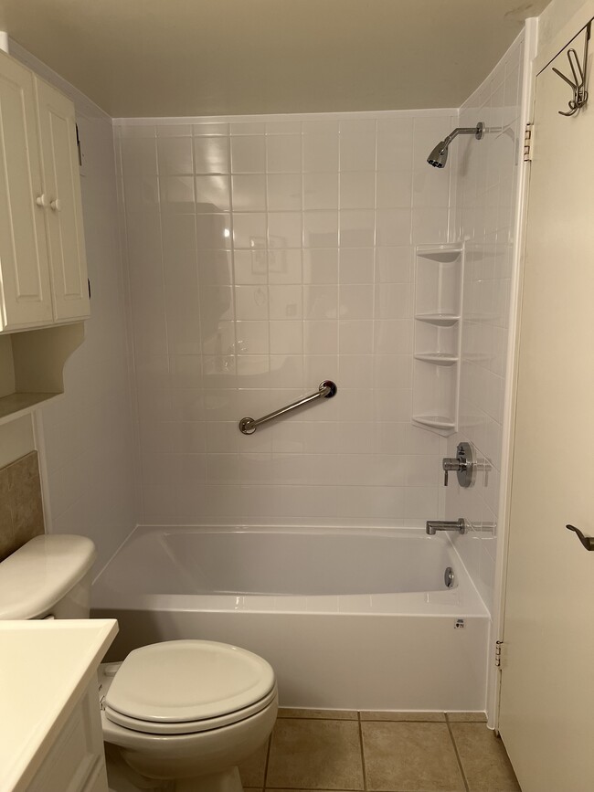 Building Photo - 5225 Pooks Hill Rd