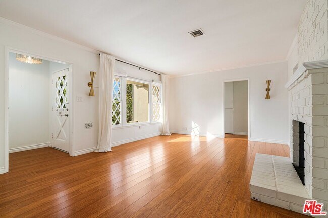 Foto del edificio - 574 N Almar Ave