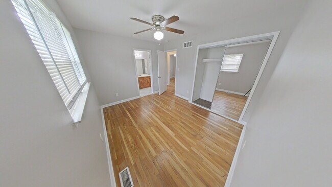 Building Photo - 13806 Hartill Ave