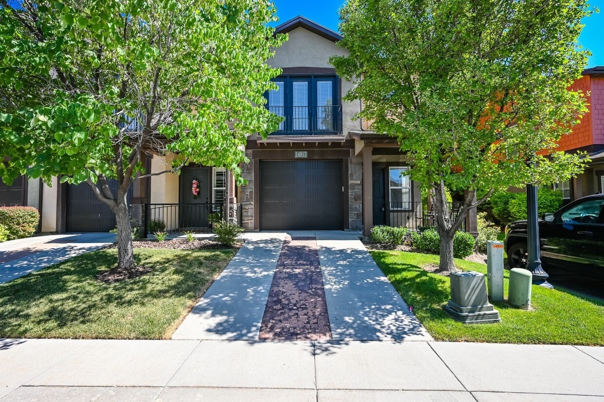 Stunning Row End Townhome In Excellent Loc... - Stunning Row End Townhome In Excellent Loc...