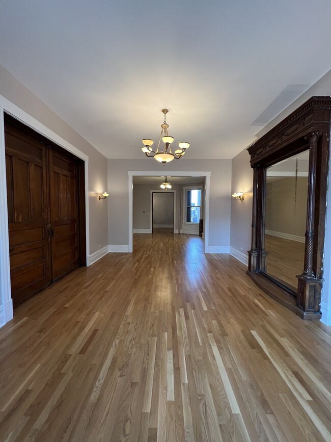 Building Photo - 3316 W Warren Blvd