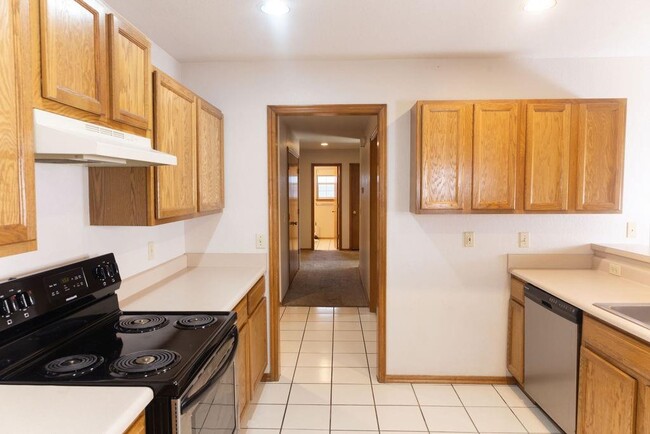 Building Photo - 304 Eccell Ct