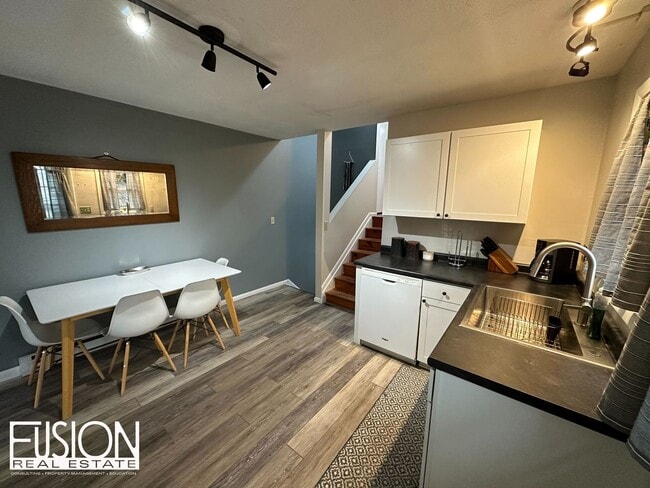 140-142 Pine St - 140-142 Pine St Apartment