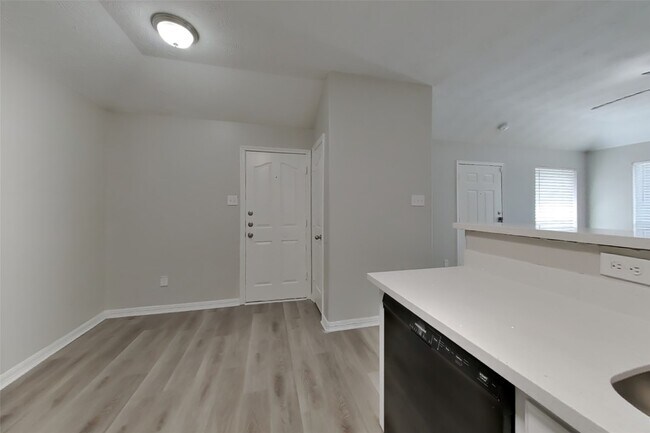Foto del edificio - 24307 Hard Wood Dr
