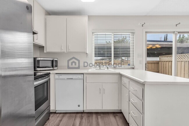 Building Photo - 8809 Salmon Falls Dr