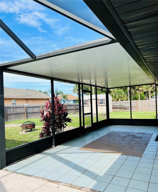 Foto del edificio - 1573 SW Lexington Dr