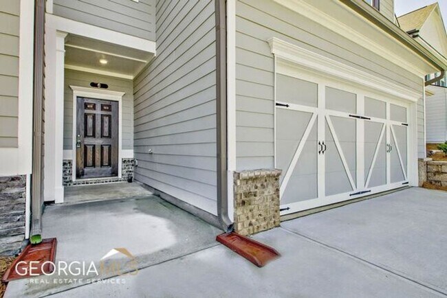 Foto del edificio - Prime Newnan Location! 2023 build, 3 bedroom townhome within walking distance to Downtown, The LI...
