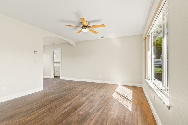 Building Photo - Beautifully Renovated Hayward Home w/ Spacious Yard & Laundry