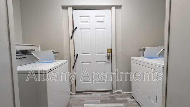 Foto del edificio - 469 Delaware Ave