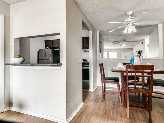 The Grove - Comedor - Retreat at River Bend