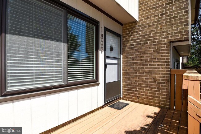 Building Photo - This home offers the perfect blend of modern updates, practical features, and unbeatable proximit...