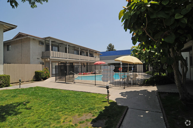 Pool - Shelter Cove Apartment