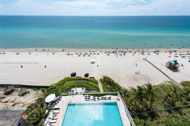 Foto del edificio - 17475 Collins Ave