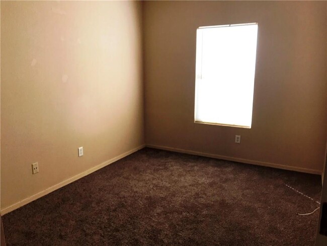 Building Photo - 6405 Salas Ln