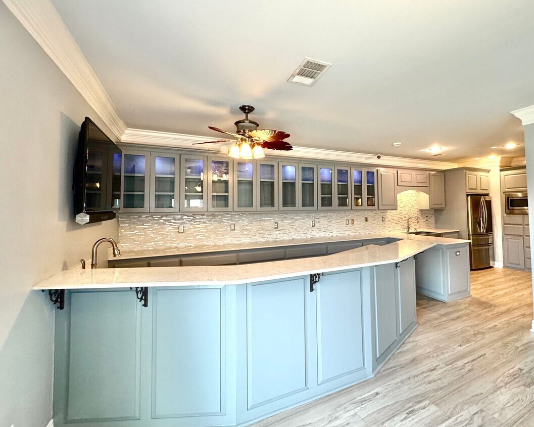 Primary Photo - Spacious 4 Bed, 2.5 Bath Home in Gonzales ...