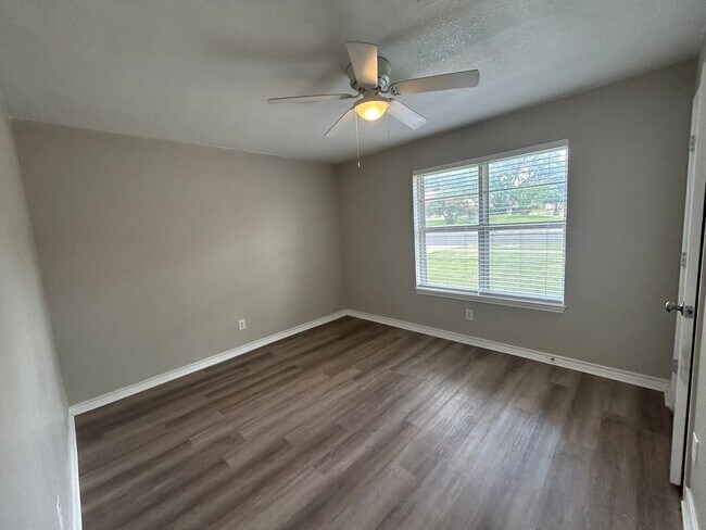 Foto del edificio - 1900 Sq Feet of Living Space