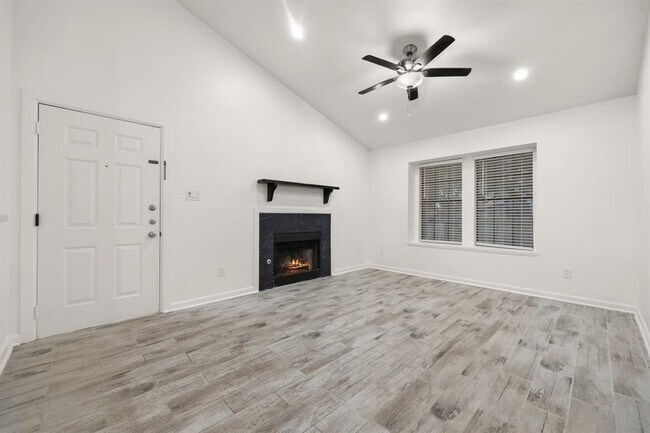 Foto del edificio - 1411 Gracy Farms Ln