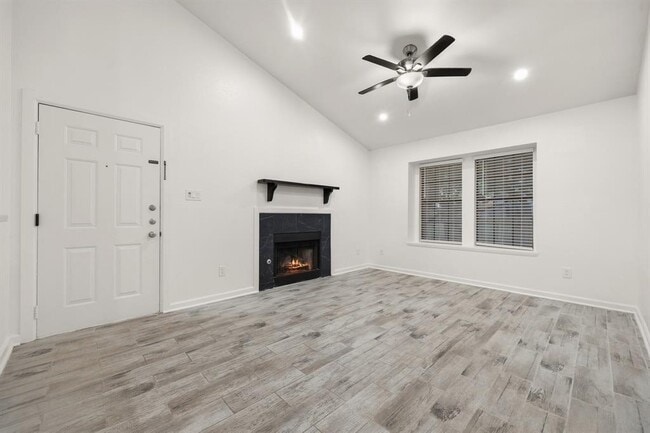 Building Photo - 1411 Gracy Farms Ln