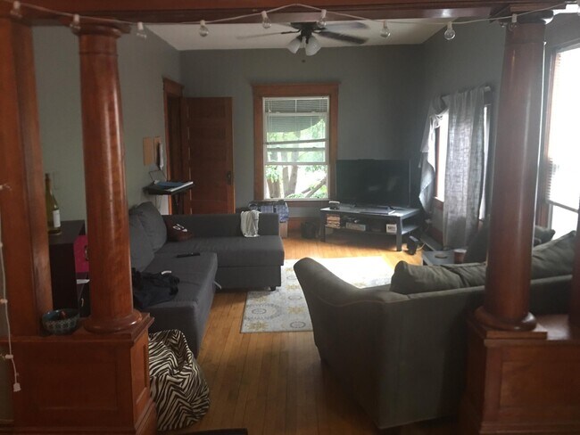Foto del edificio - 2657 Dupont Ave S