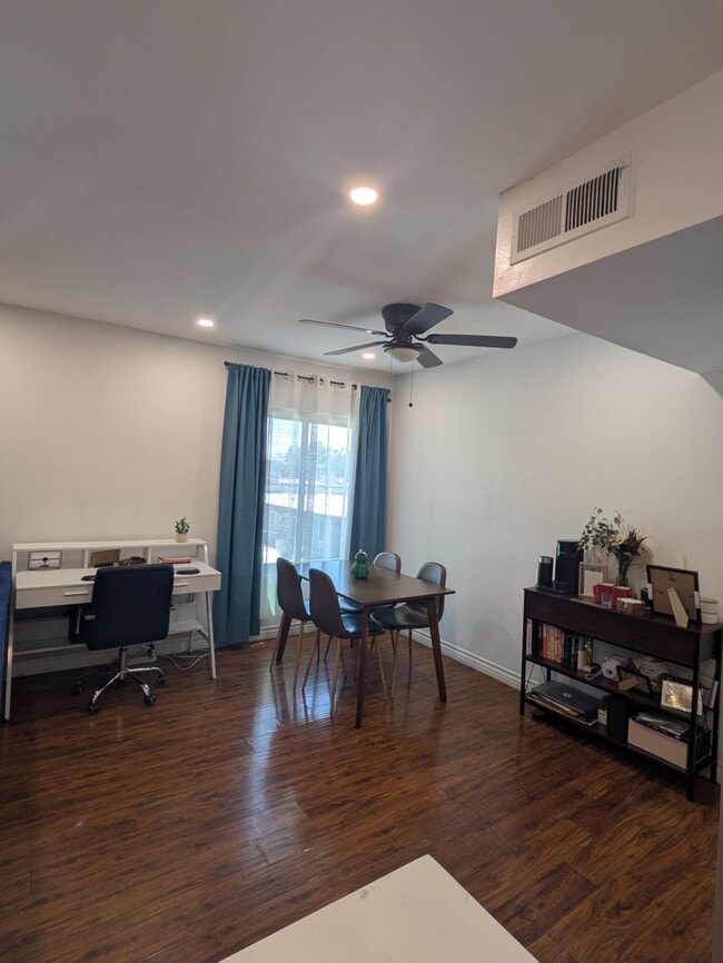 Building Photo - 5652 Yolanda Ave